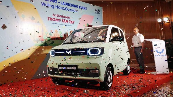 WULING HONGGUANG MINIEV chính thức ra mắt