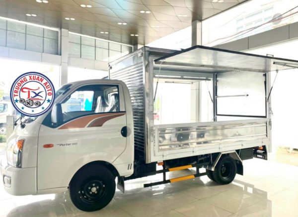 XE TẢI HYUNDAI PORTER H150 THÙNG KÍN CÁNH DƠI 1, 5 TẤN